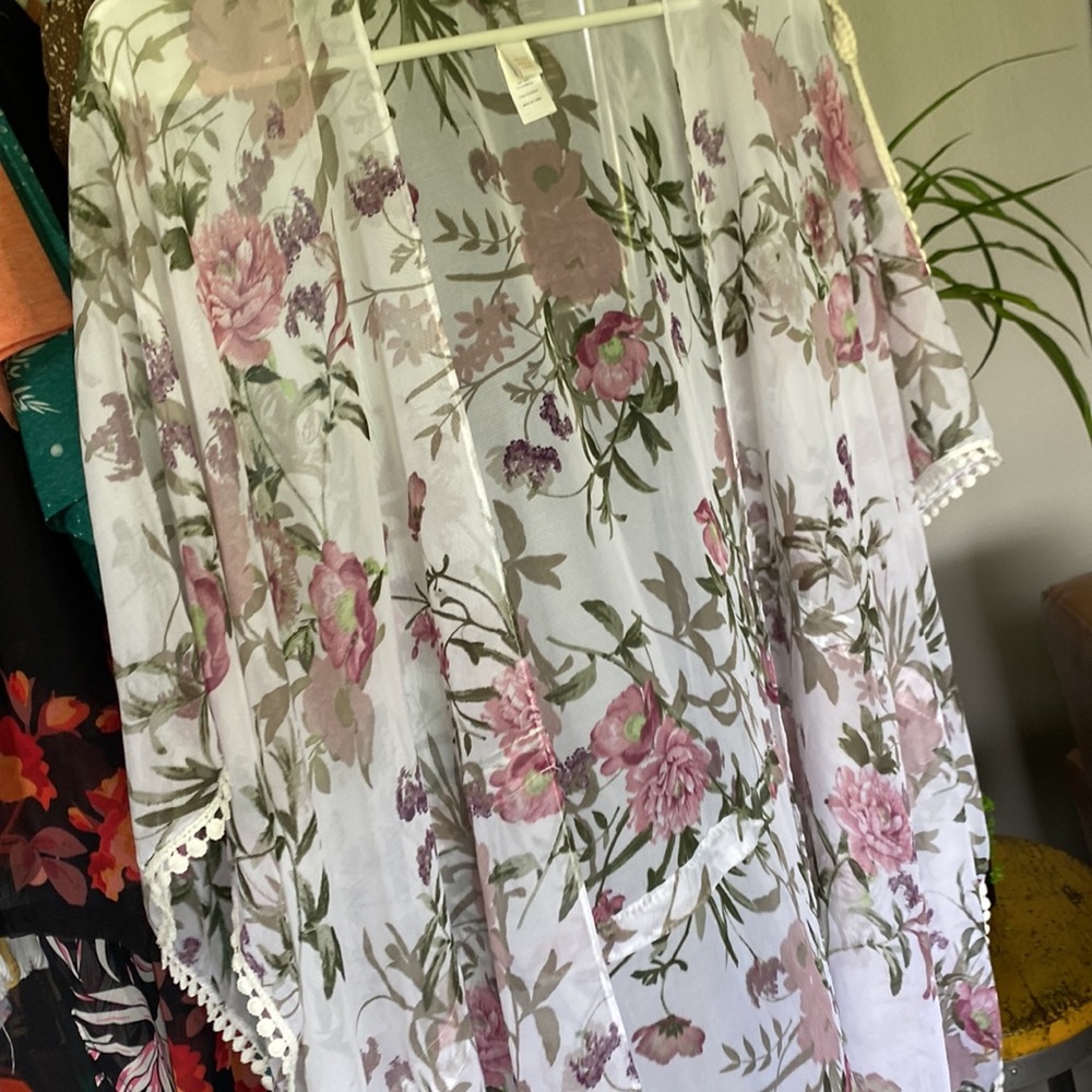 One Size Floral Sheer Throw Over